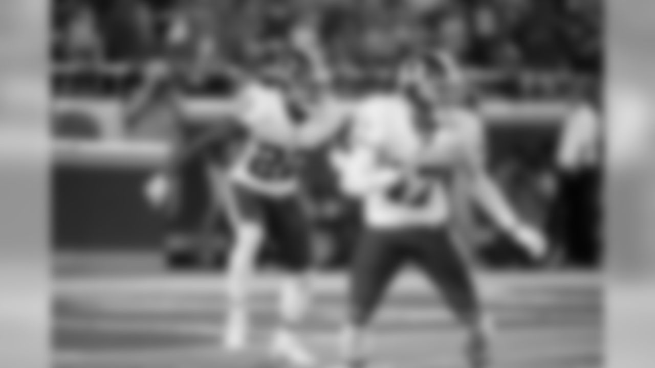 S DeShazor Everett - 589 Snaps