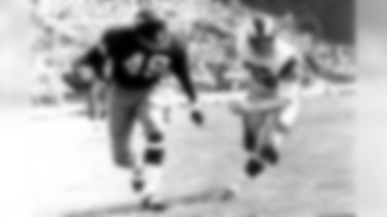 Bobby Mitchell (1962-1968) -- 393 Receptions