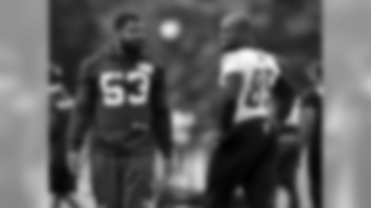 LB Zach Brown