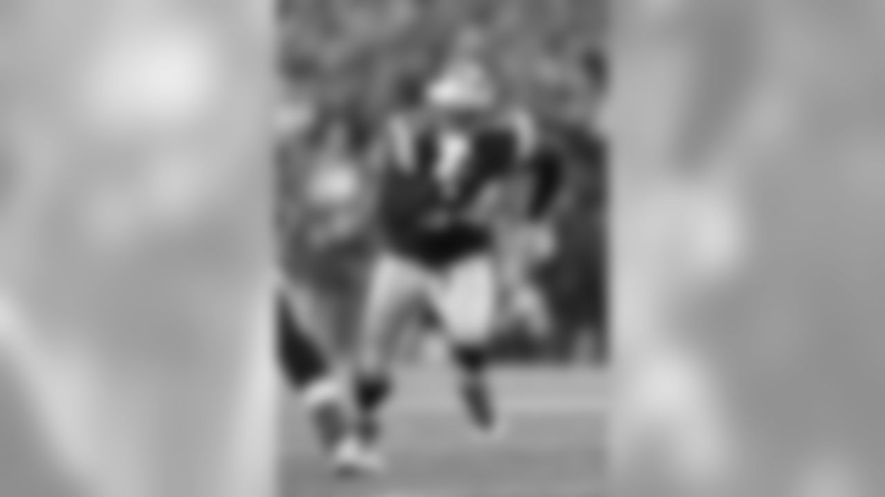 LB Dont'a Hightower