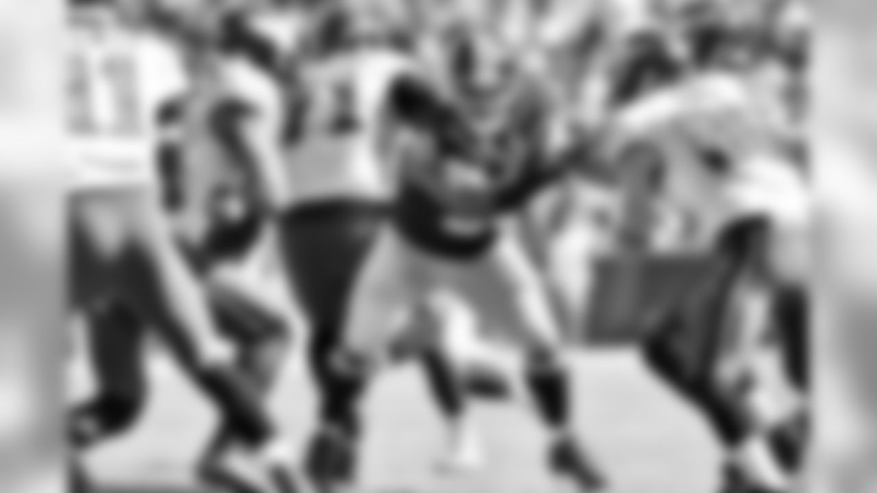 DE Ziggy Hood - 661 Snaps