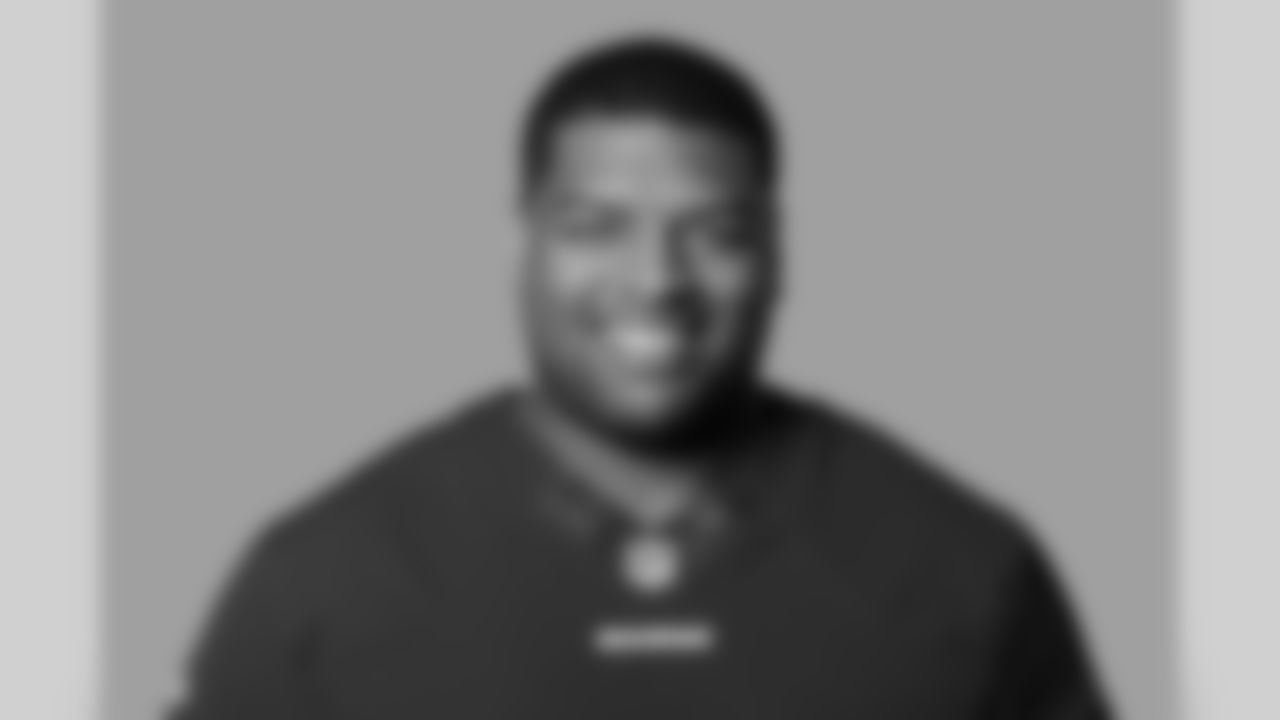 T Trent Williams