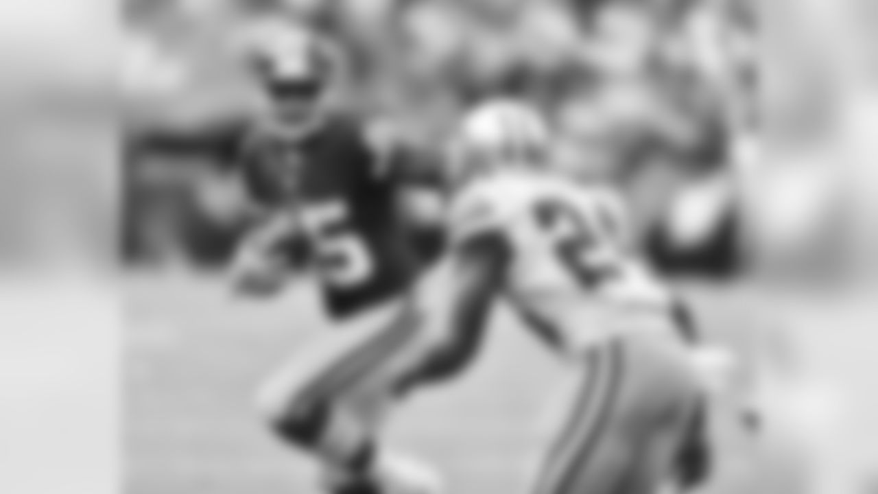 TE Vernon Davis