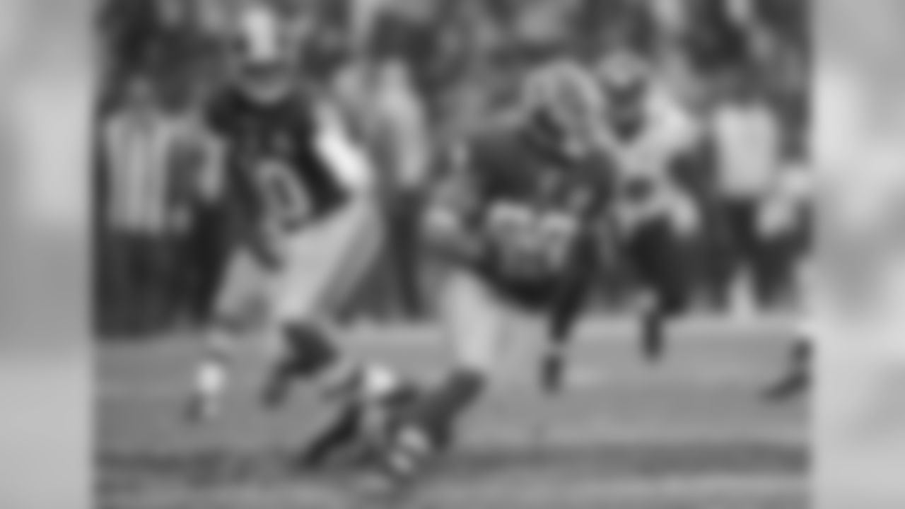 Redskins WR Pierre Garcon looks to gain yards after the catch.