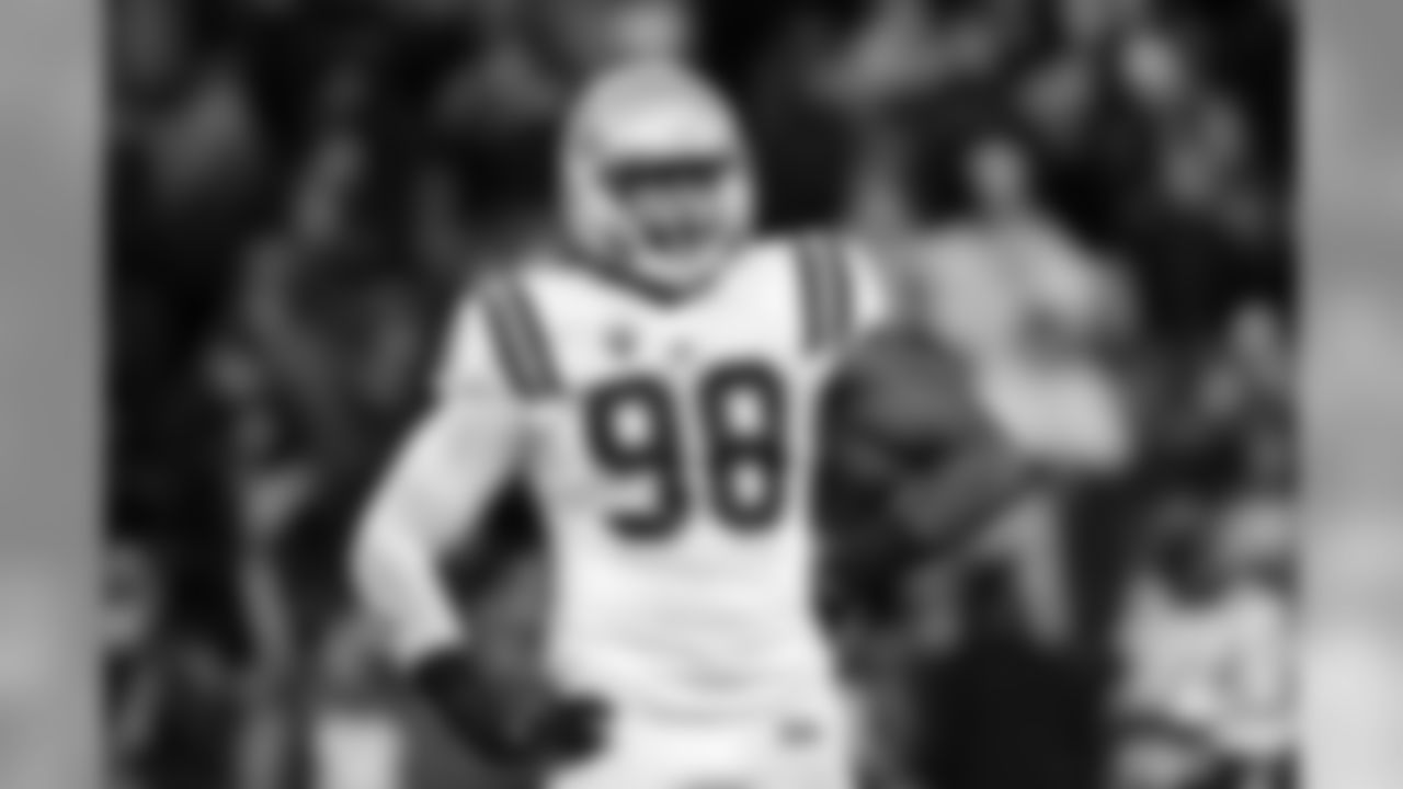 Takkarist McKinley, Defensive End, UCLA