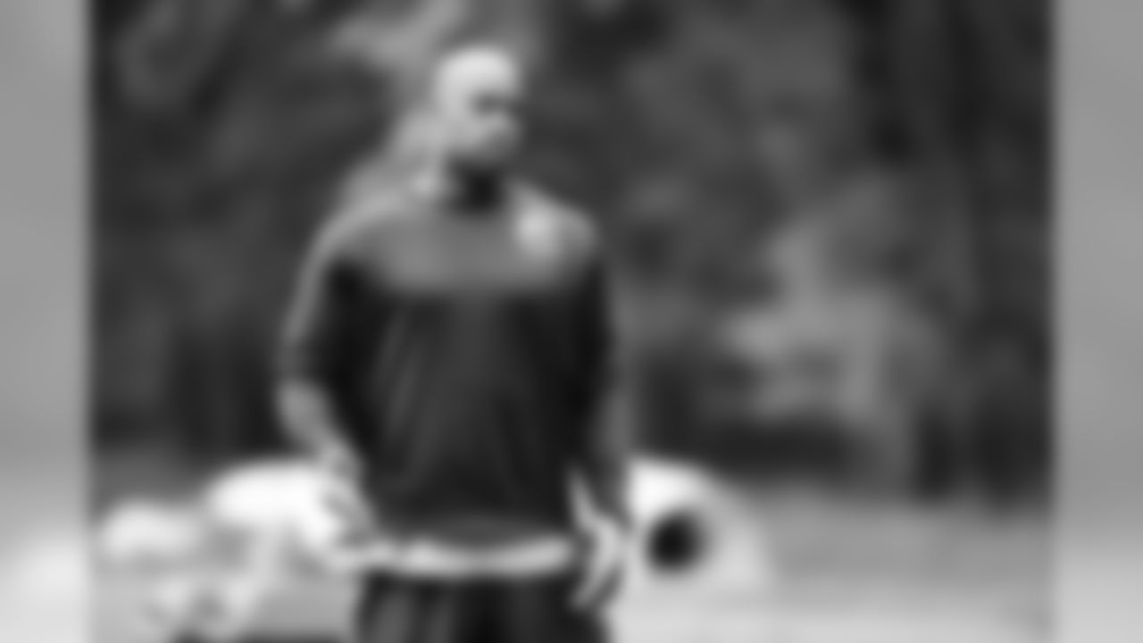 TE Vernon Davis