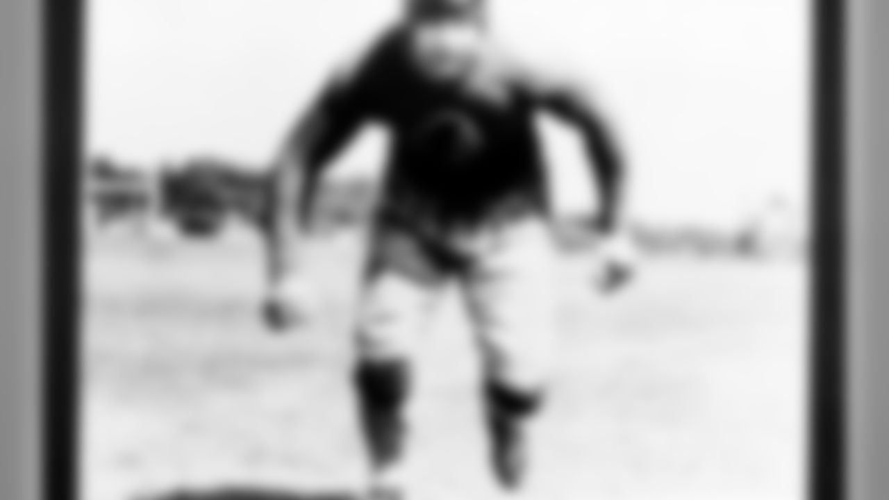 1933 - Redskins tackle Albert Glen "Turk" Edwards (17) poses during a photo session at the Redskins training camp at Northwestern University, Evanston, Ill., Aug. 10, 1933. (AP Photo/Pro Football Hall of Fame)