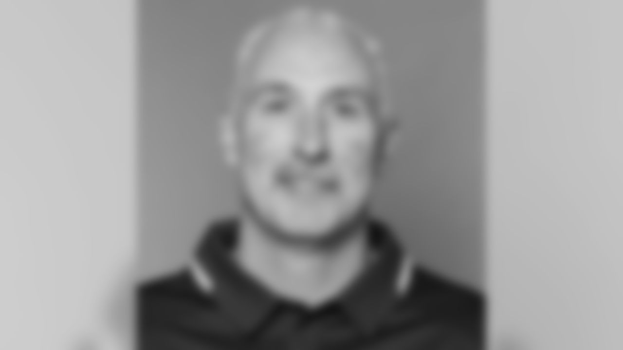 Defensive line coach Robb Akey