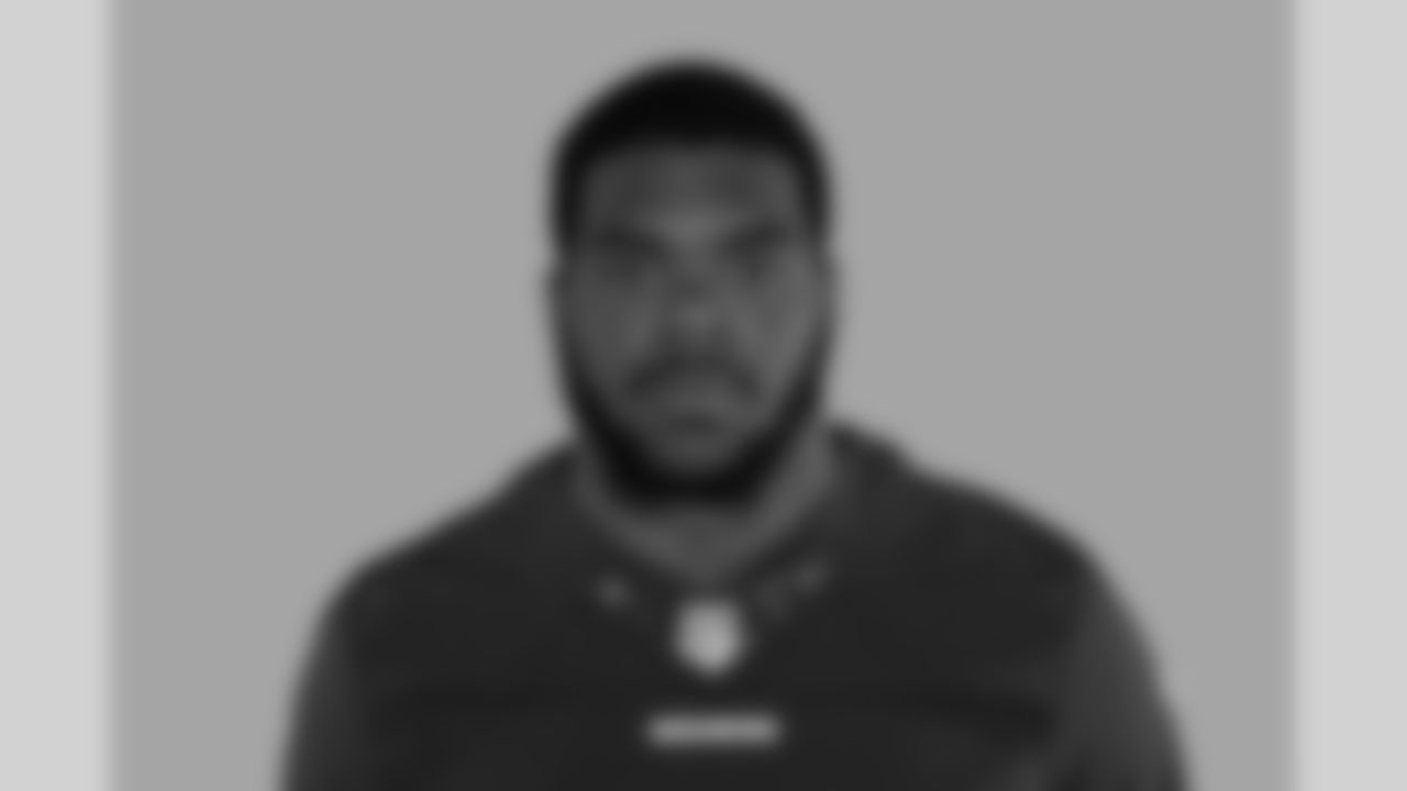LB Martrell Spaight