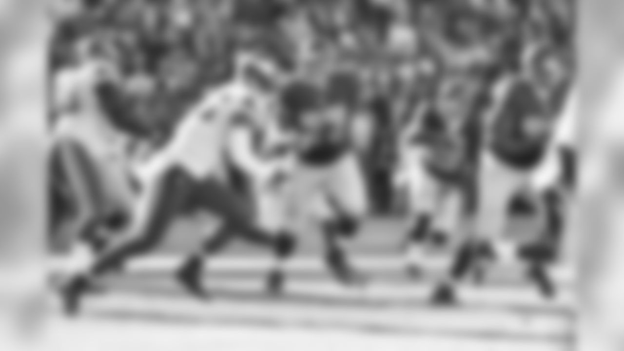 LG Shawn Lauvao - 916 Snaps (86 percent)