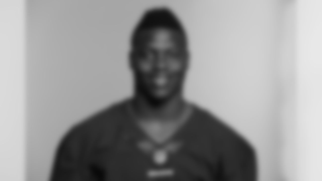 S Deshazor Everett