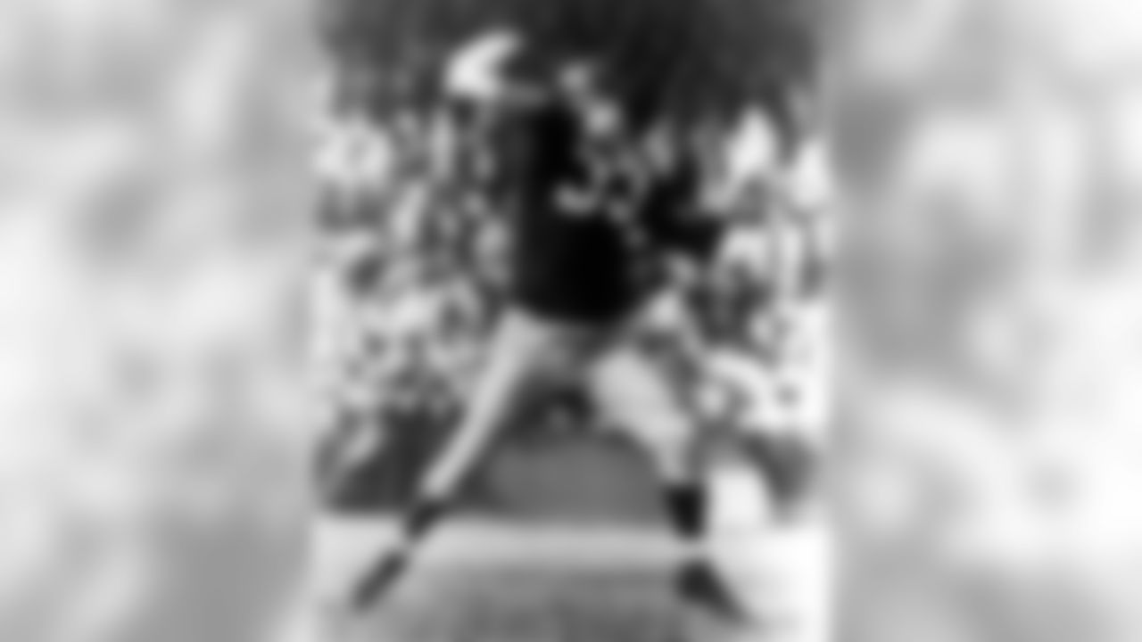 1941 - Hall of Fame quarterback Sammy Baugh of the Washington Redskins throws a pass in a game, circa 1940s. (Pro Football Hall of Fame via AP Images)