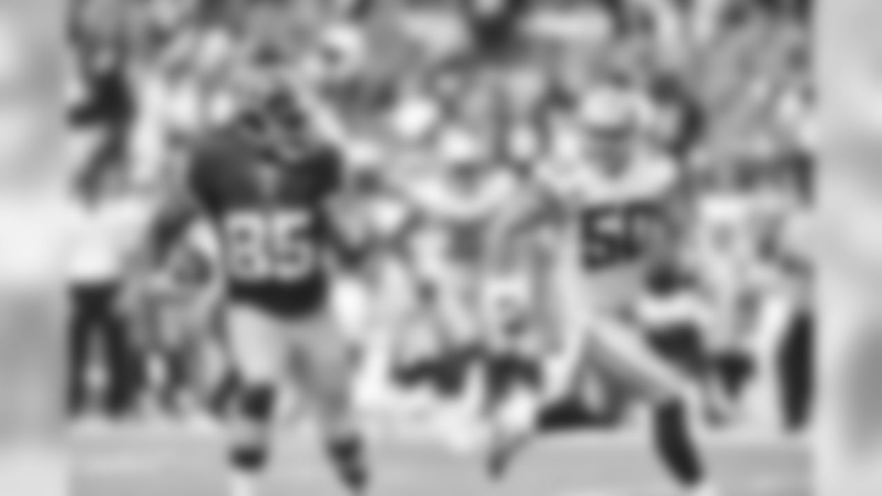 TE Vernon Davis - 674 Snaps (63 percent)