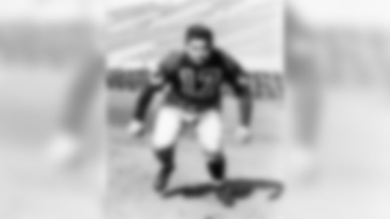 1938 - Redskins tackle Albert Glen "Turk" Edwards (17) poses during a photo session during training camp at Ballston Stadium in Arlington, Va., Aug. 7, 1938. (AP Photo/Pro Football Hall of Fame)