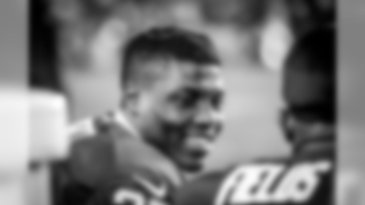 CB Deshazor Everett