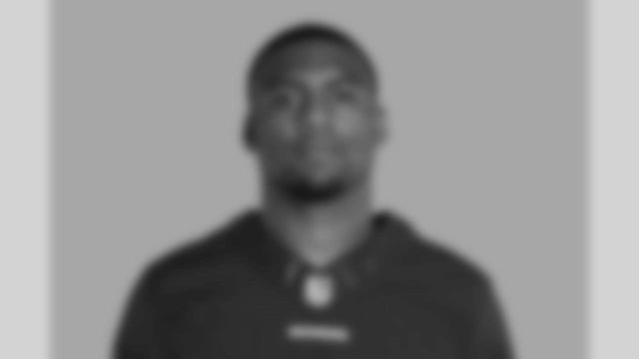 LB Josh Harvey-Clemons
