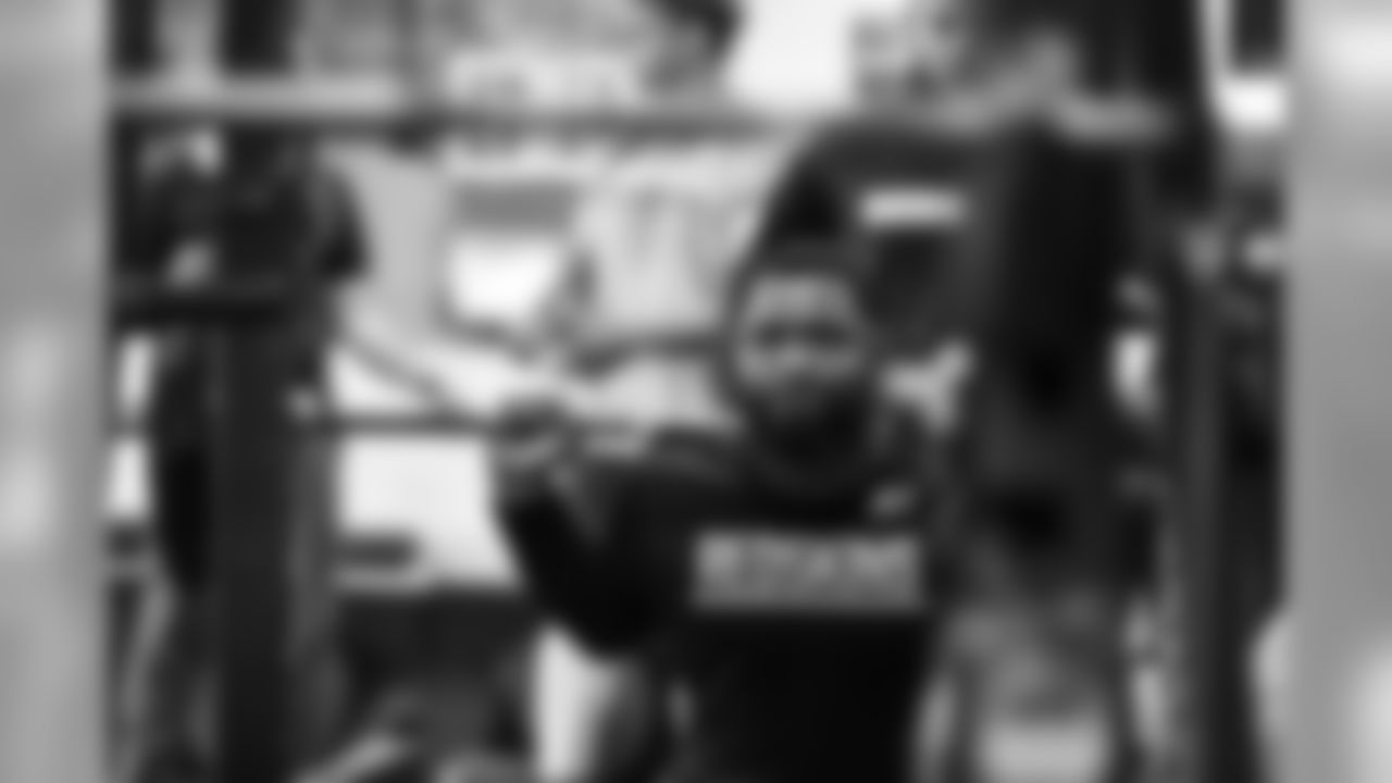 LB Zach Brown