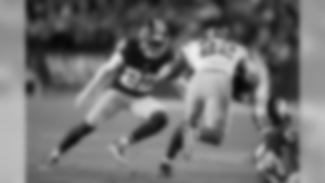 S Deshazor Everett - 235 Snaps
