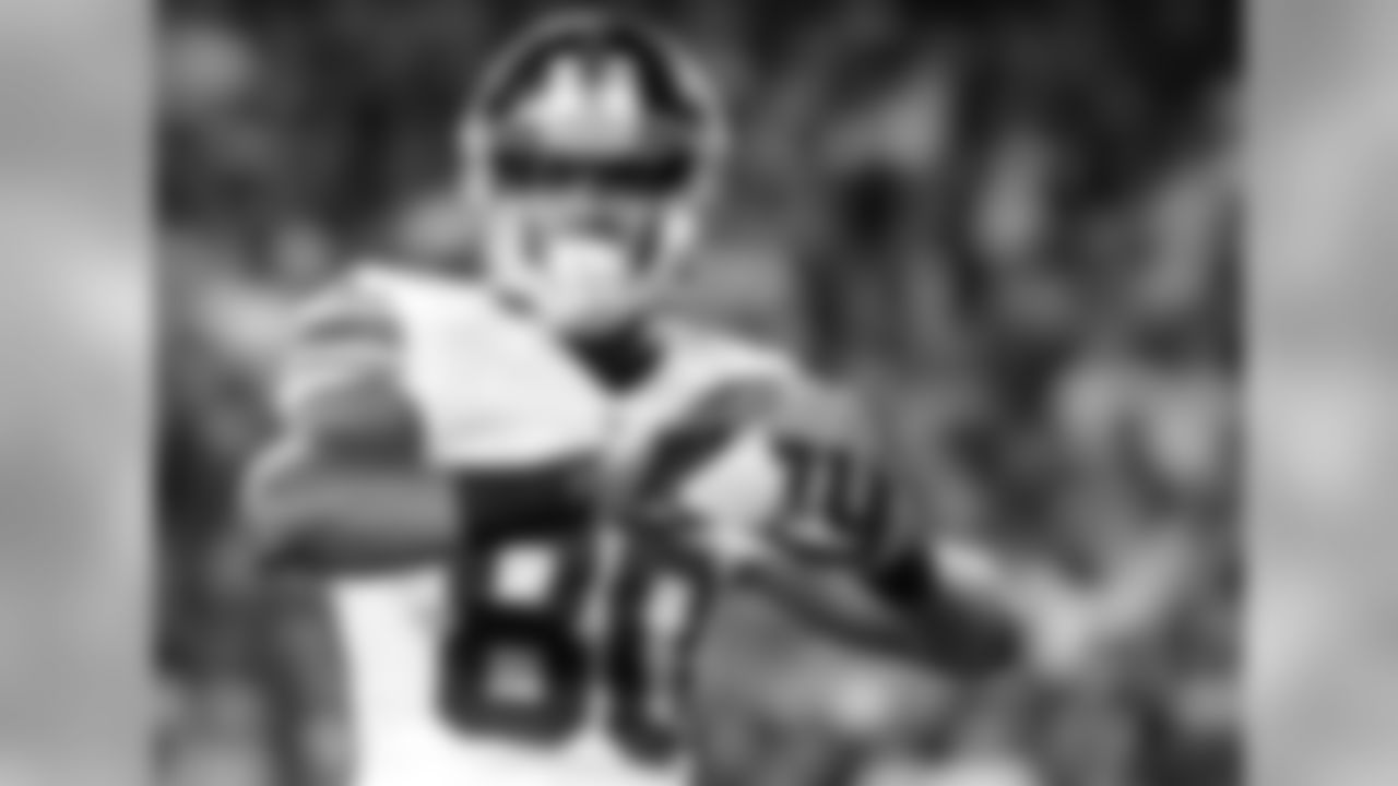 WR Victor Cruz