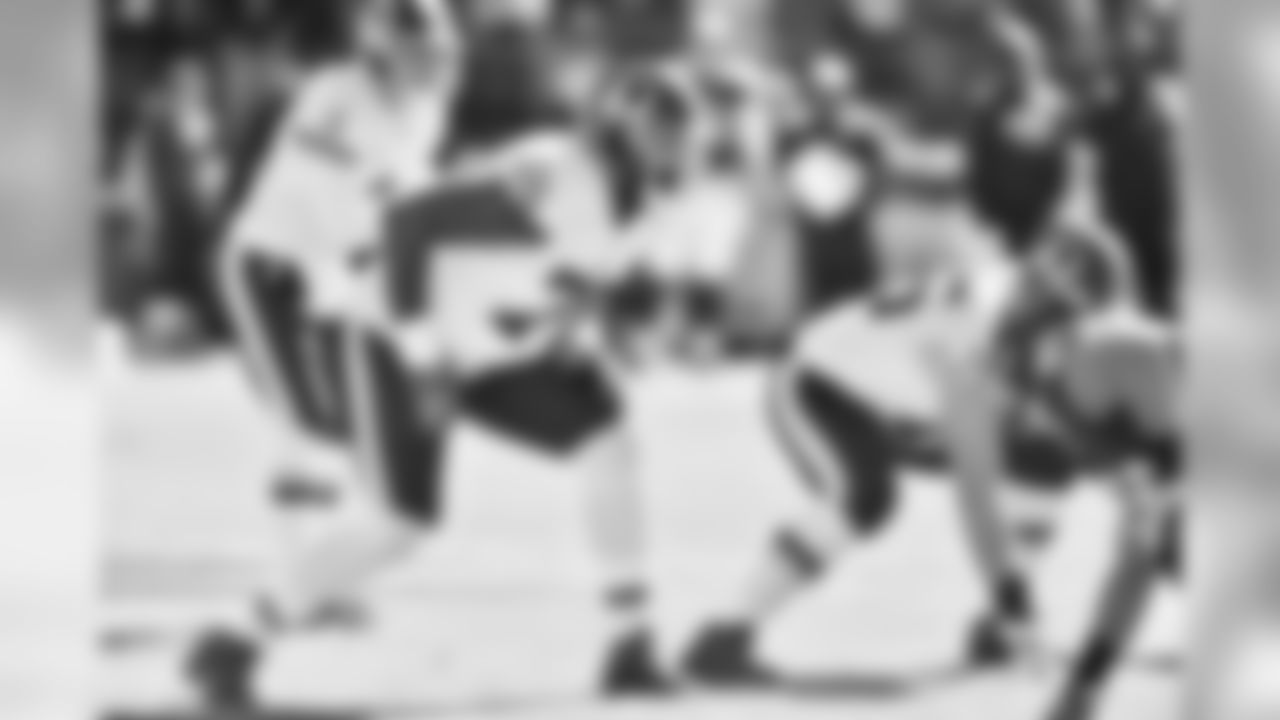 RT Morgan Moses - 1,021 Snaps (90 percent)