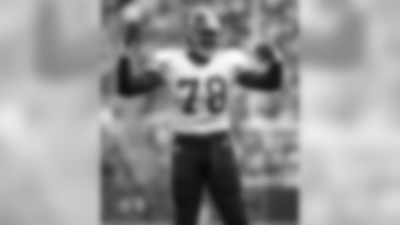 Circa 2000's: Bruce Smith of the Washington Redskins. (Sportswire via AP Images)