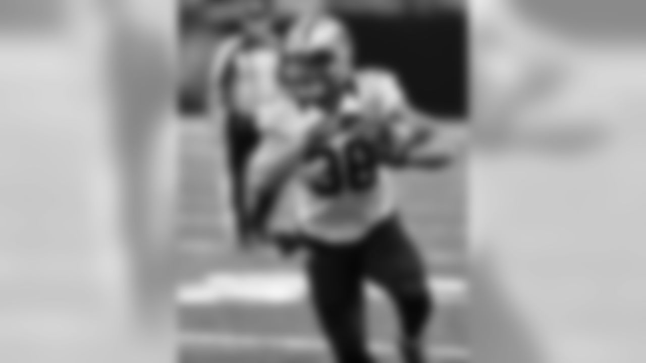 As a junior at California, Lasco ran for 1115 yards and 12 TDs and caught 33 passes for 356 yards and 2 TDs.