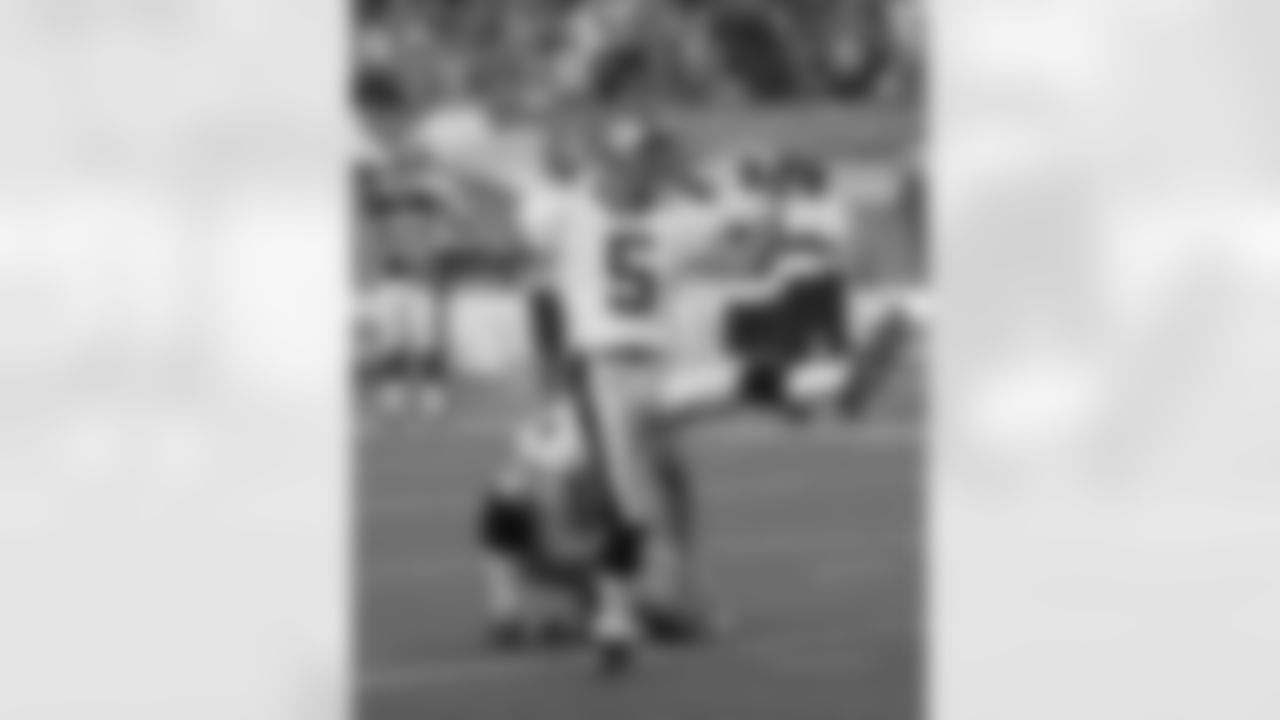 At Wisconsin, Melhaff made 50 out of 65 field goals and was First-Team AFCA All-American