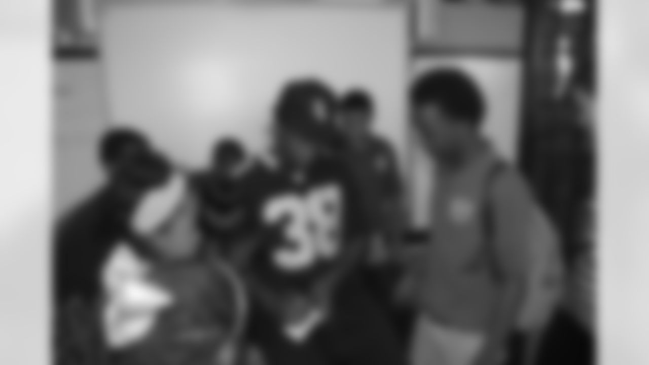 New Orleans Saints running back Travaris Cadet hosted a literacy event for students at McDonogh #28 Tuesday afternoon.