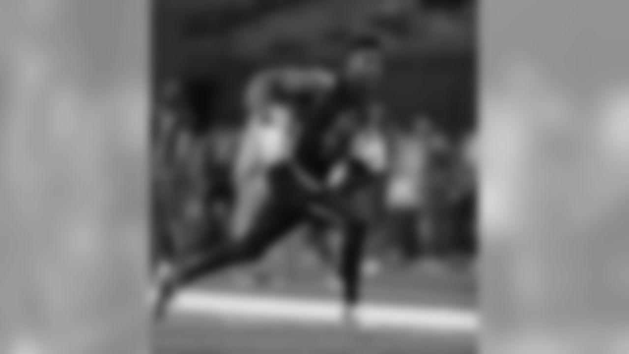 WR Zay Jones