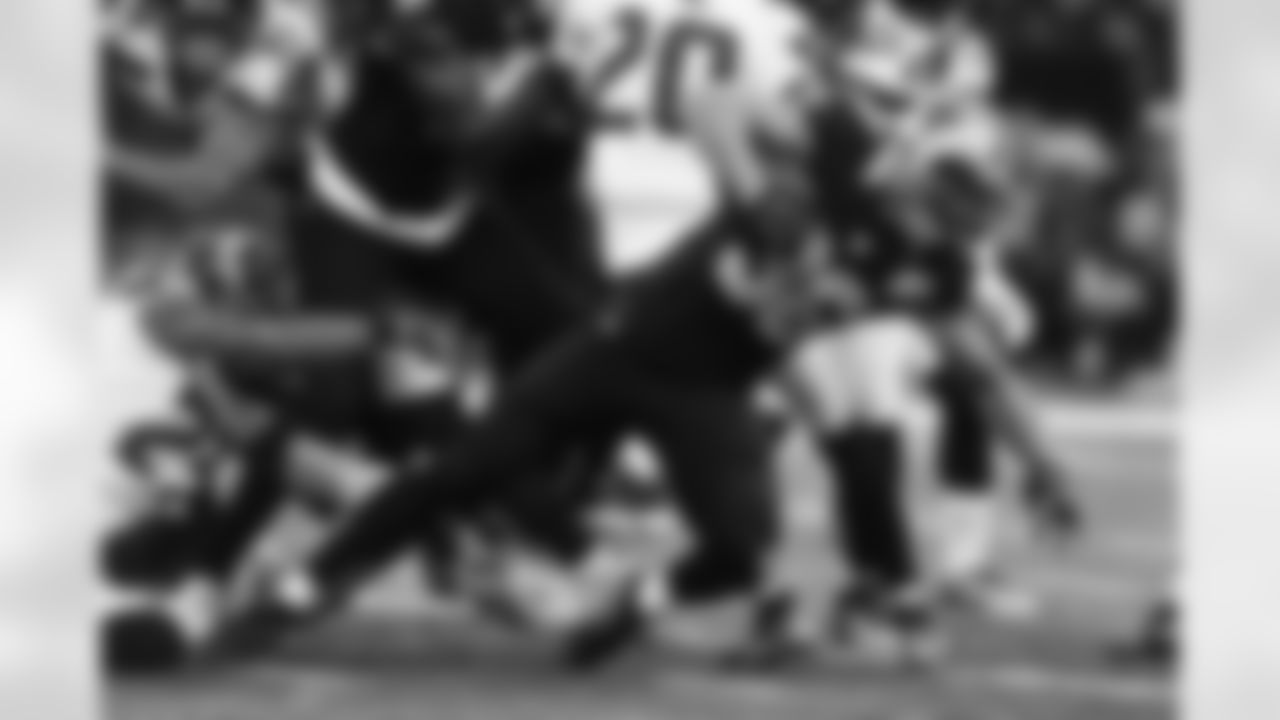 As a junior at California, Lasco ran for 1115 yards and 12 TDs and caught 33 passes for 356 yards and 2 TDs.
