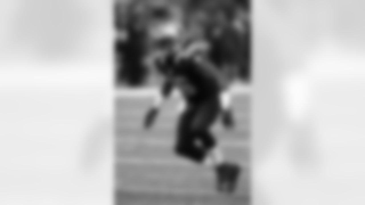 At the University of Florida, Powell recorded 18.5 tackles for loss and 11 sacks.