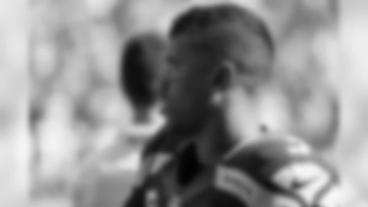 russellwilson_sidelines-12.jpg