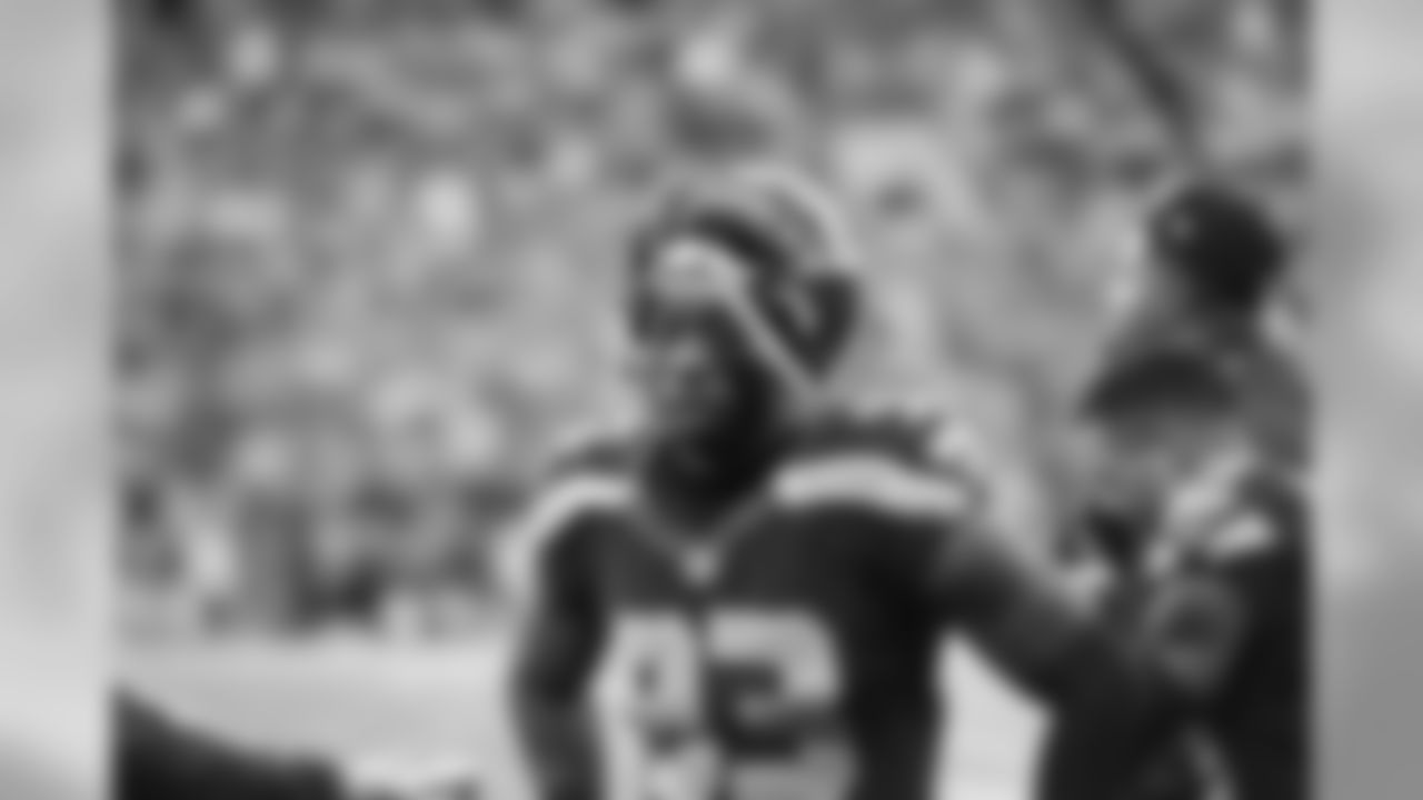 tempSeahawksSideline_vs_49ers-25.jpg