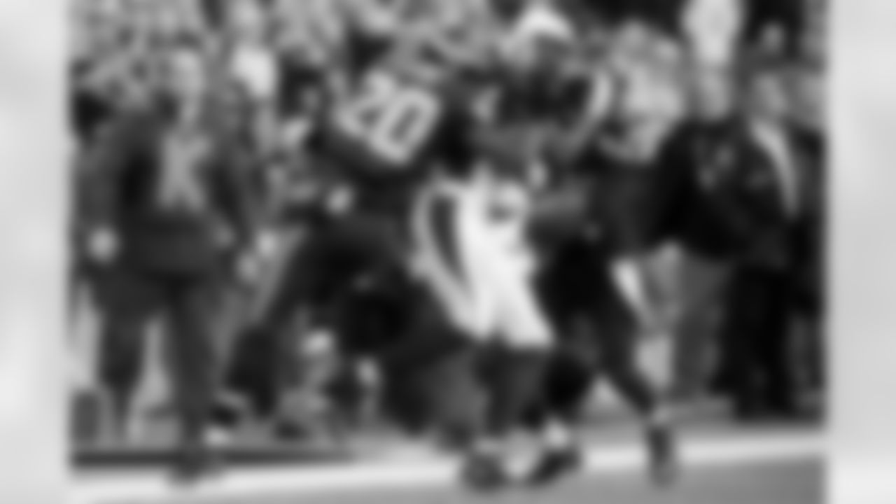 On Arizona's final drive, Seattle's Jeremy Lane and Byron Maxwell combined to hit the Cardinals' Jaron Brown and jarred the ball loose in the process. The ball rolled out of bounds and the Cardinals kept possession but were forced to punt later in the drive.