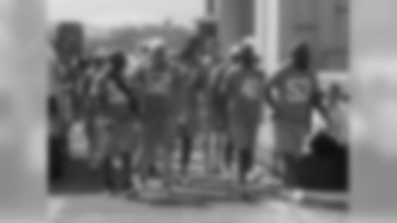 NFL football Pro Bowl players arrive for the game's draft at Wheeler Army Airfield, Wednesday, Jan. 27, 2016, in Wahiawa, Hawaii. (AP Photo/Marco Garcia)