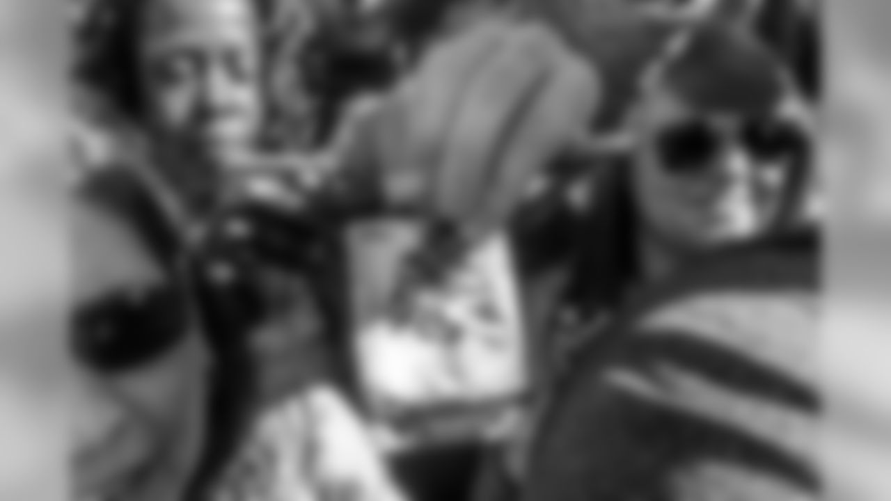 170125_pro_bowl_nfc_fans_day_one-13.jpg