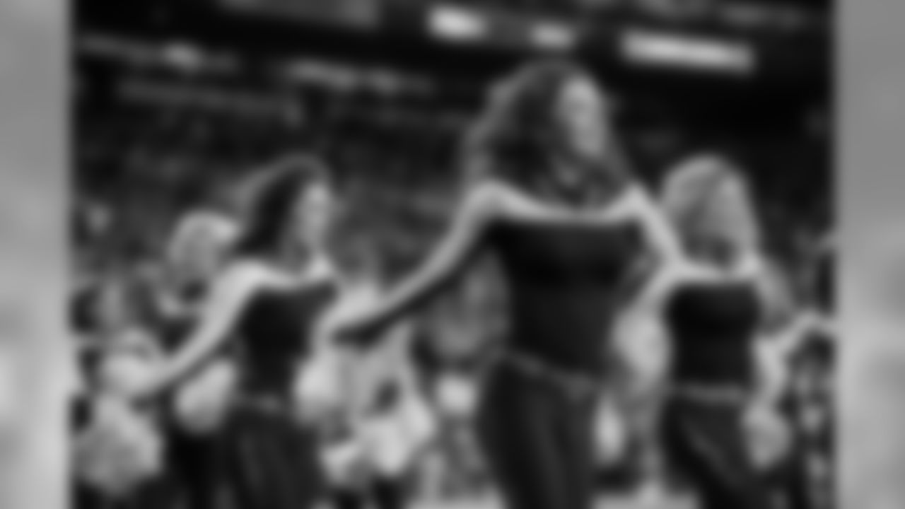 20171120_seagals_falcons_janegphoto-110_0.jpg