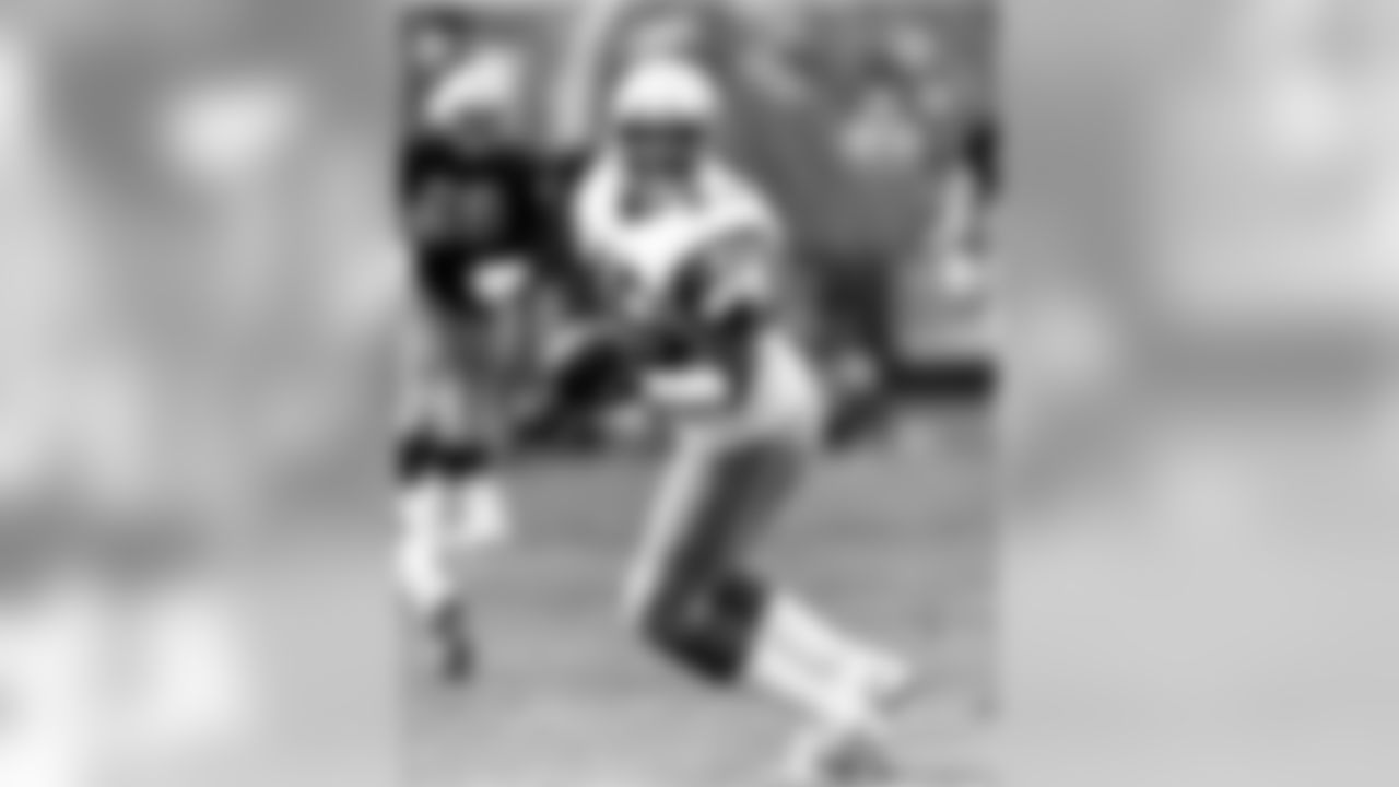 Seattle Seahawks Kenny Easley came up with two interceptiions, looks for someone to lateral the ball to in a 35-13 win over the Los Angeles Raiders on October 25, 1987 at Los Angeles Memorial Coliseum in Los Angeles, California. Seattle Seahawks vs Los Angeles Raiders - October 25, 1987 (AP Photo/NFL Photos)