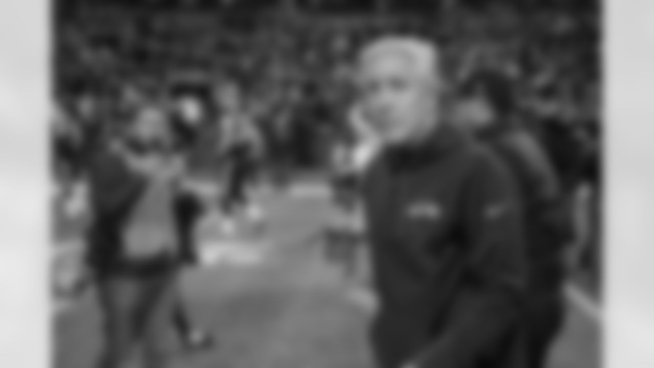 tempSeahawksSideline_vs_49ers-65.jpg