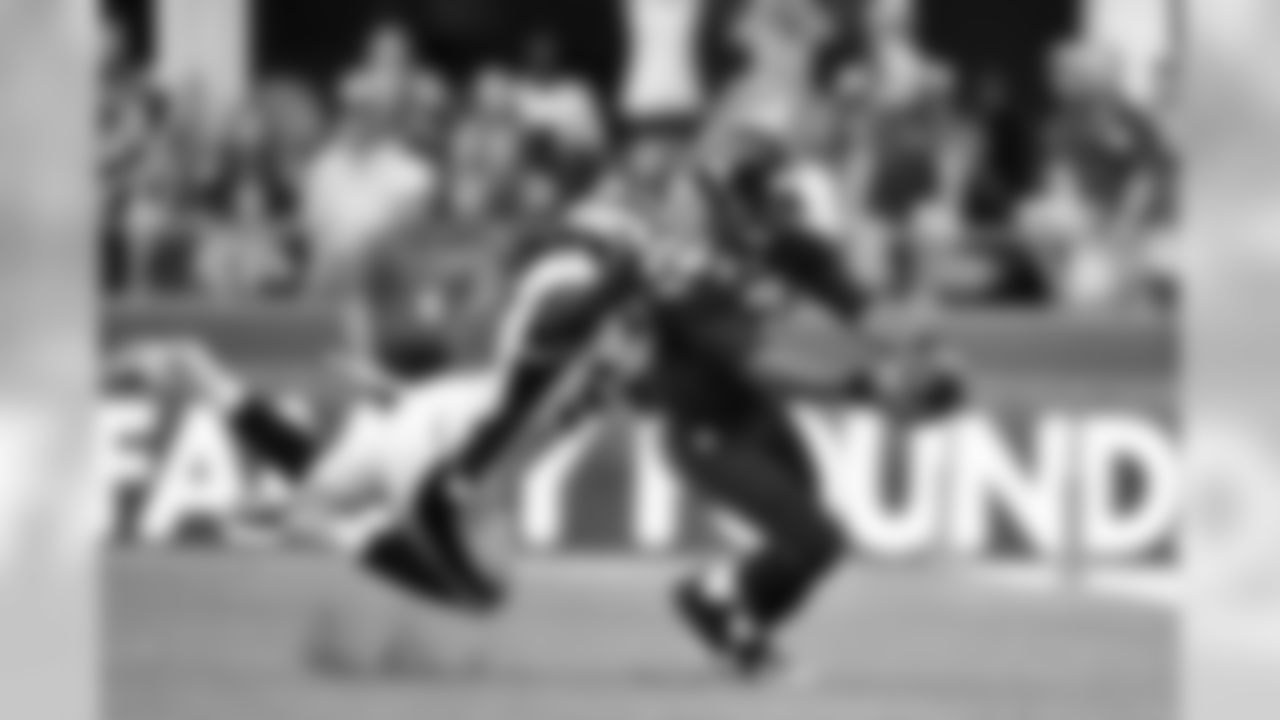 russellwilson_running-15.jpg
