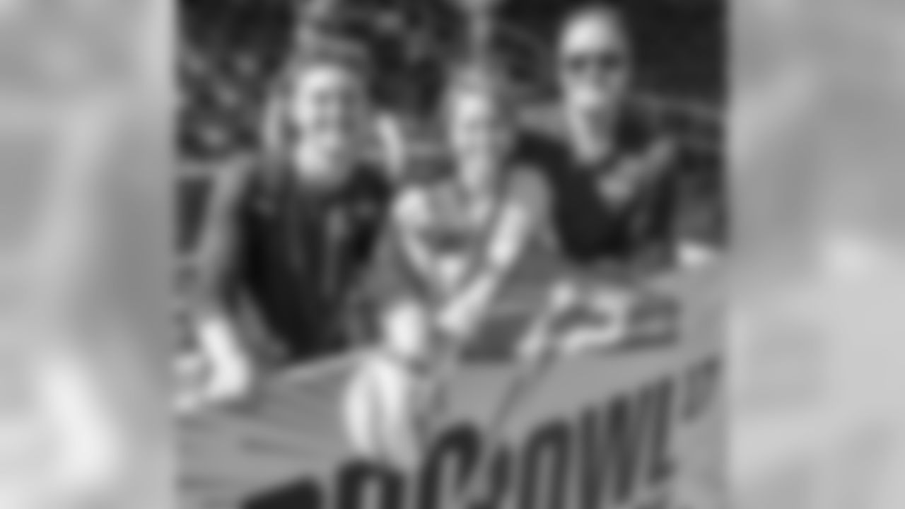 170125_pro_bowl_nfc_fans_day_one-9.jpg