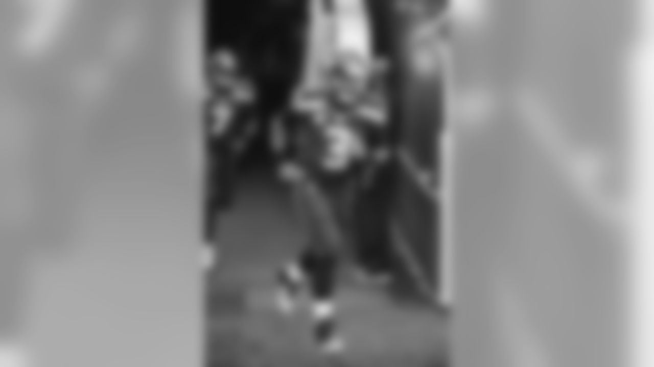 russellwilson_sidelines-8.jpg