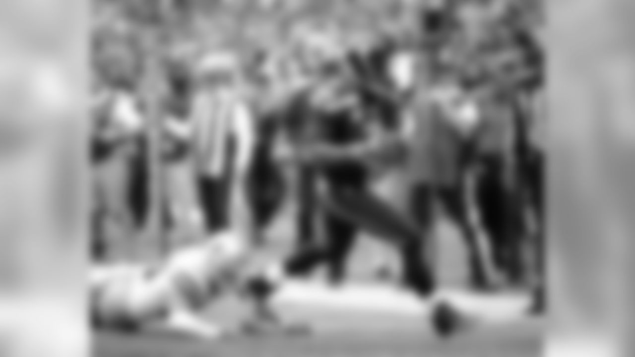 russellwilson_running-16.jpg