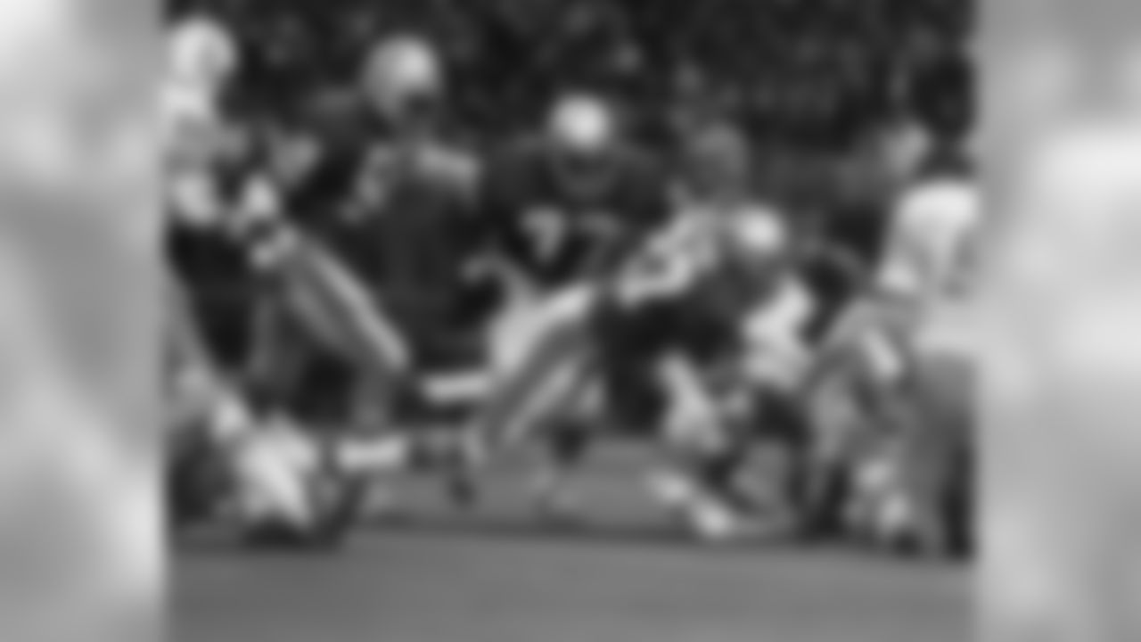 Seattle Seahawks safety Autry Beamon (27) tackles Houston Oilers running back Mike Voight (31) during an NFL game in Seattle, Wash., Nov. 20, 1977. The Oilers defeated the Seahawks 22-10. (AP Photo/NFL Photos)