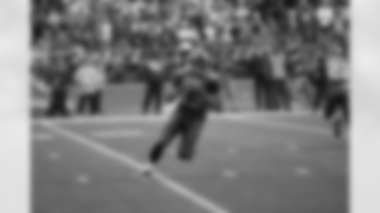 Quarterback Seneca Wallace