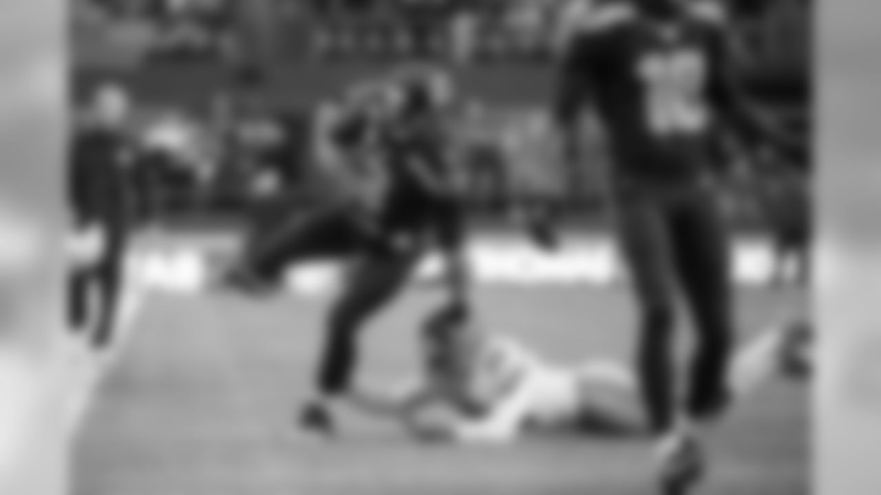 russellwilson_running-26.jpg