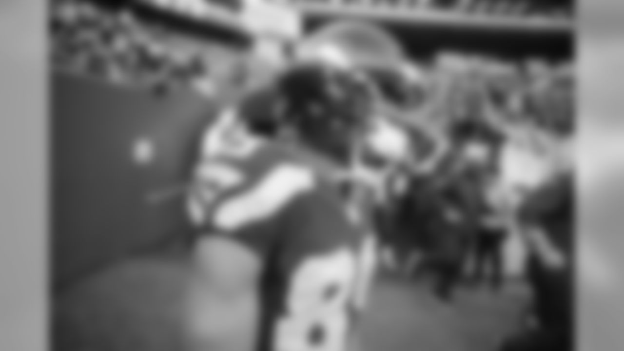 tempSeahawksSideline_vs_49ers-51.jpg
