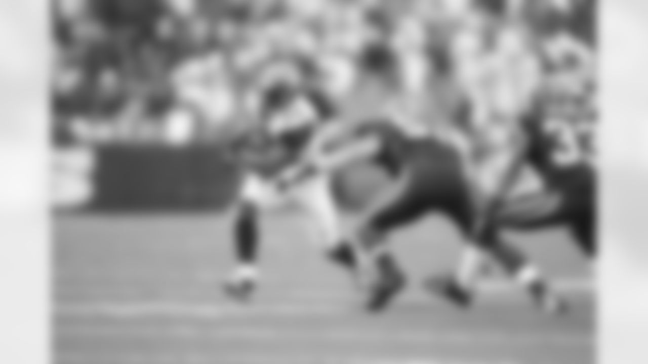 Julius Jones avoids a tackle in the rain