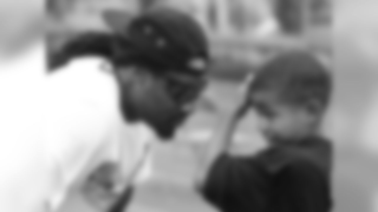 tempMarshawnLynch0001057.jpg
