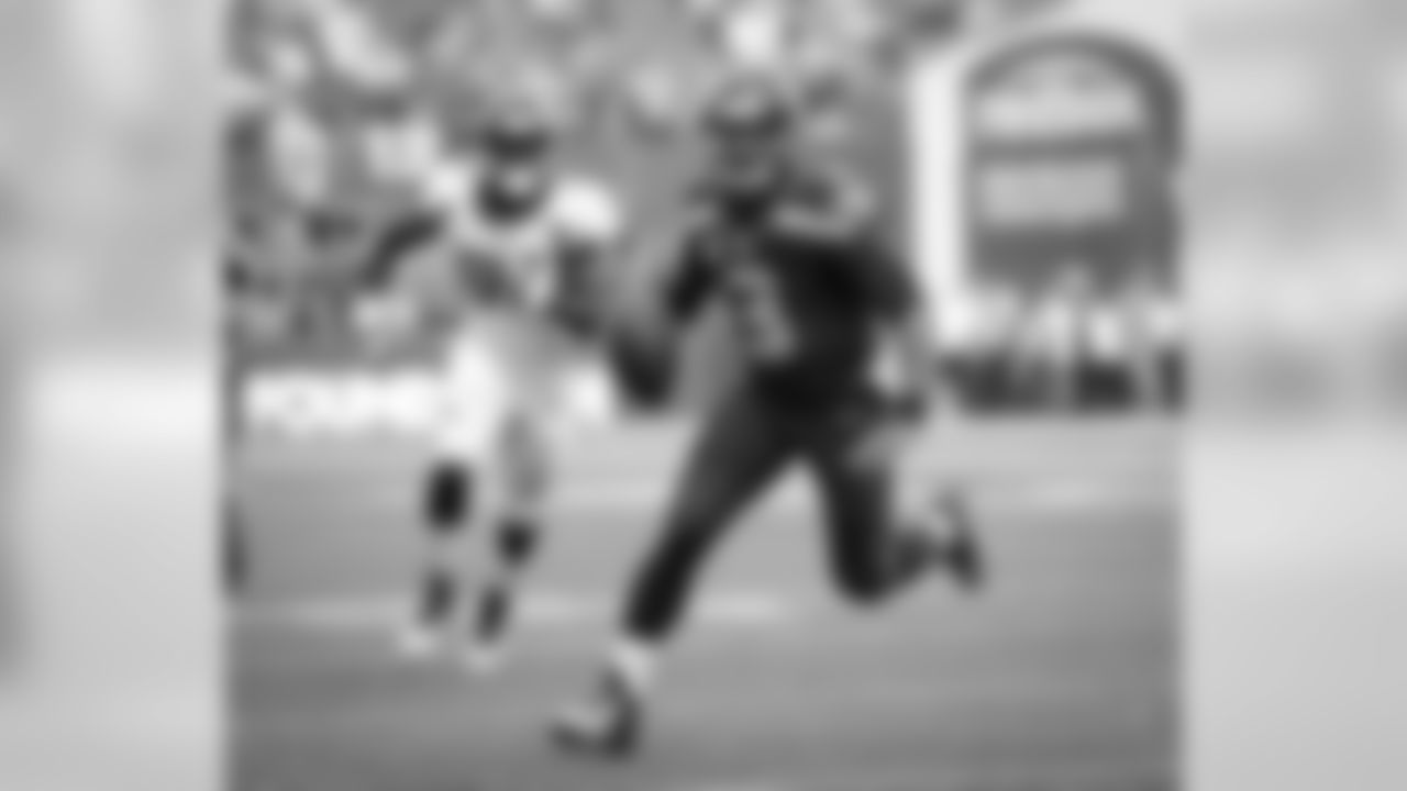 russellwilson_running-6.jpg